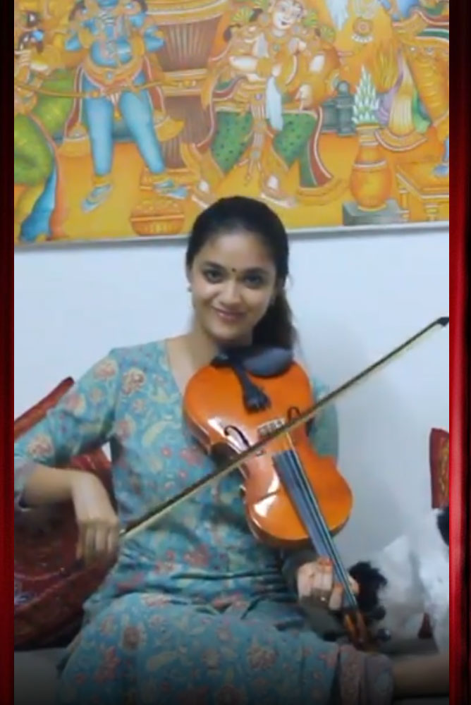விஜய்க்கு இசைத்து வாழ்த்திய கீர்த்தி சுரேஷ்