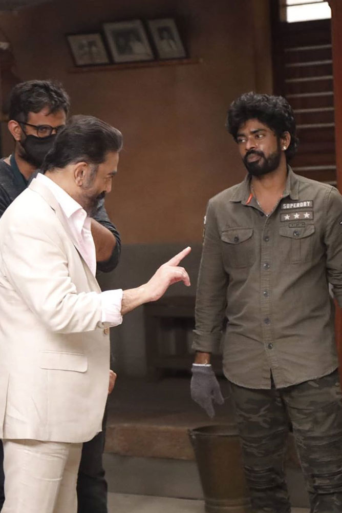 கமல்ஹாசனுக்கு நடனம் சொல்லித்தந்த சாண்டி