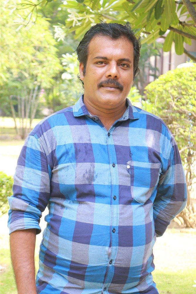 மிடில் கிளாஸ் – கலகலப்பான குடும்பக் கதை