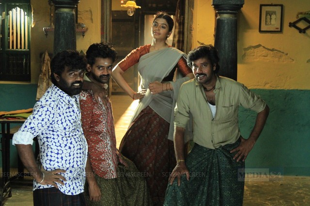 Engitta Modhathey – Review & Rating