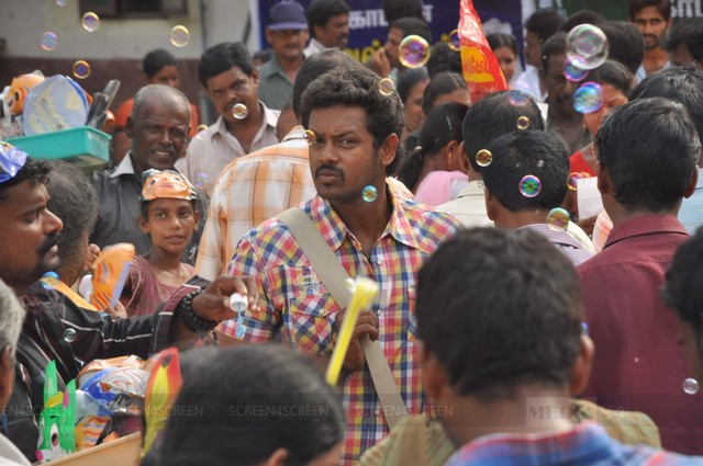 இரவும் பகலும் வரும் – விமர்சனம்