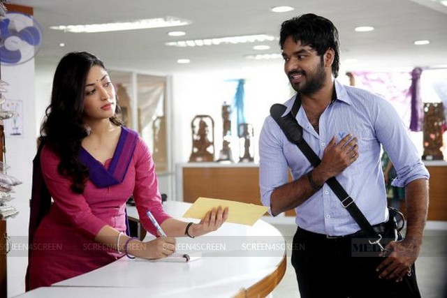 Tamilselvanum Thaniyar Anjalum Review