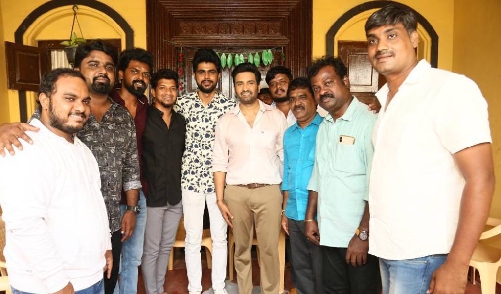 நடிகர் சந்தானத்தின் உறவினர் தயாரிக்கும் ரொமான்ஸ் காமெடி திரைப்படம்