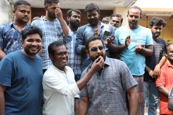 படப்பிடிப்பு தளத்தில் பிறந்தநாளை கொண்டாடிய ஆரி