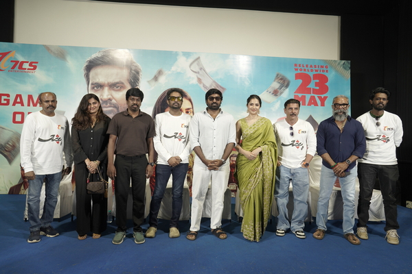 விஜய் சேதுபதி செய்த பெரிய உதவி – இயக்குனர் ஆறுமுககுமார்