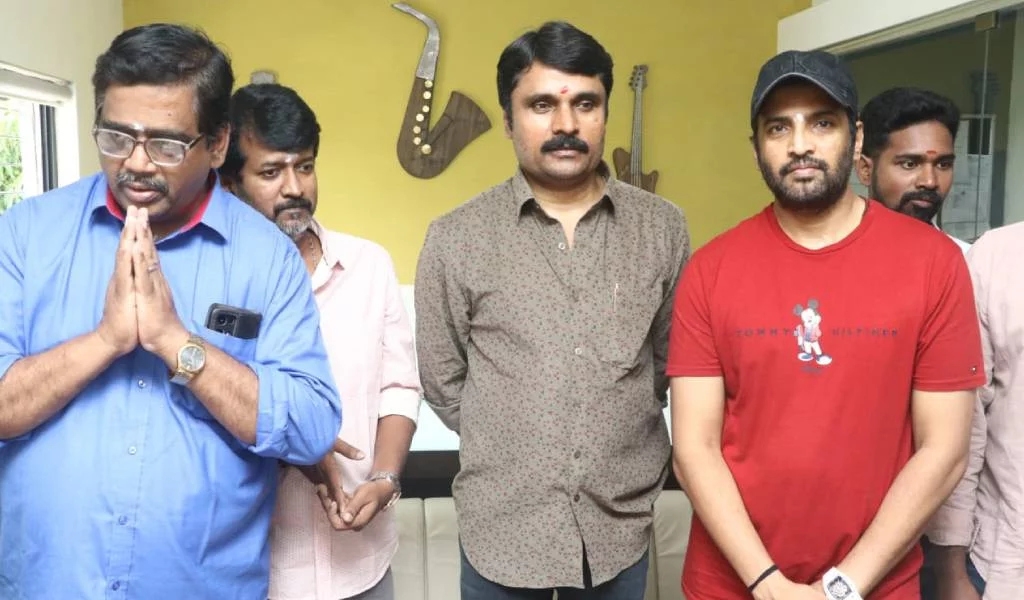அன்பு செழியன் தயாரிப்பில் சந்தானம் நடித்திருக்கும் பிரமாண்ட படம்