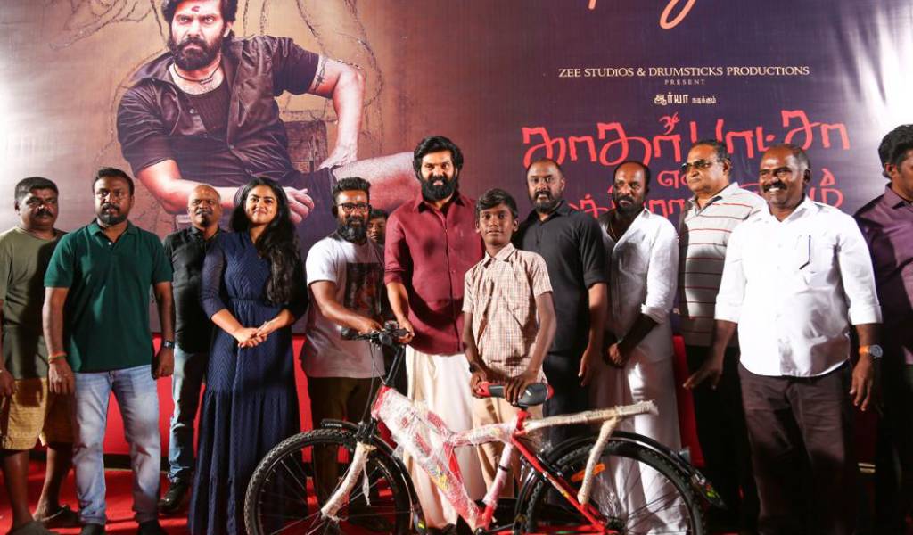 ஆர்யா பிறந்தநாளுக்கு சைக்கிள் வழங்கிய படக்குழு