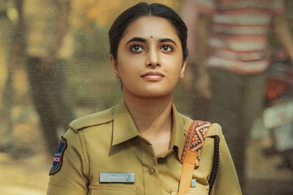 நானியின் “சூர்யா’ஸ் சாட்டர்டே” படத்திலிருந்து பிரியங்கா மோகன் லுக் வெளியானது