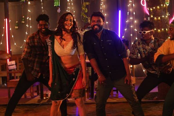 தேவாவின் குரலில் “சிங்கிளா இருந்தா சிங்கம் மச்சான்” பாடல்