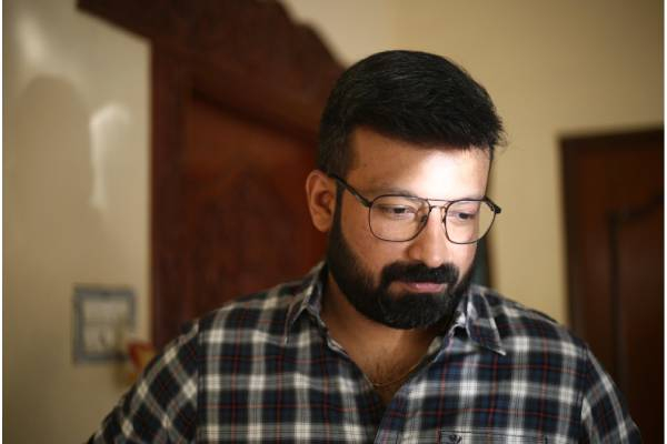மெலோடியில் அசத்தும் திபு நினன் தாமஸ்