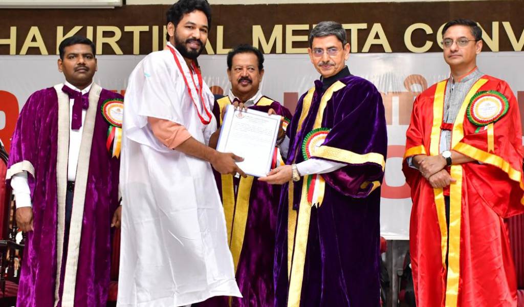 பாரதியார் பல்கலைக்கழகத்தில் ஹிப் ஹாப் தமிழா ஆதிக்கு வழங்கப்பட்ட முனைவர் பட்டம்!!