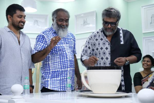 ஃபர்ஸ்ட் டே-வை இப்படி கொண்டாடி பார்த்ததில்லை – பார்த்திபன்