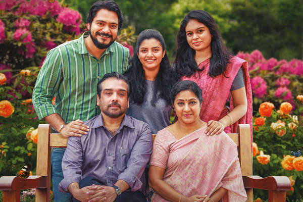 காதல் என்பது பொதுவுடமை – விமர்சனம்