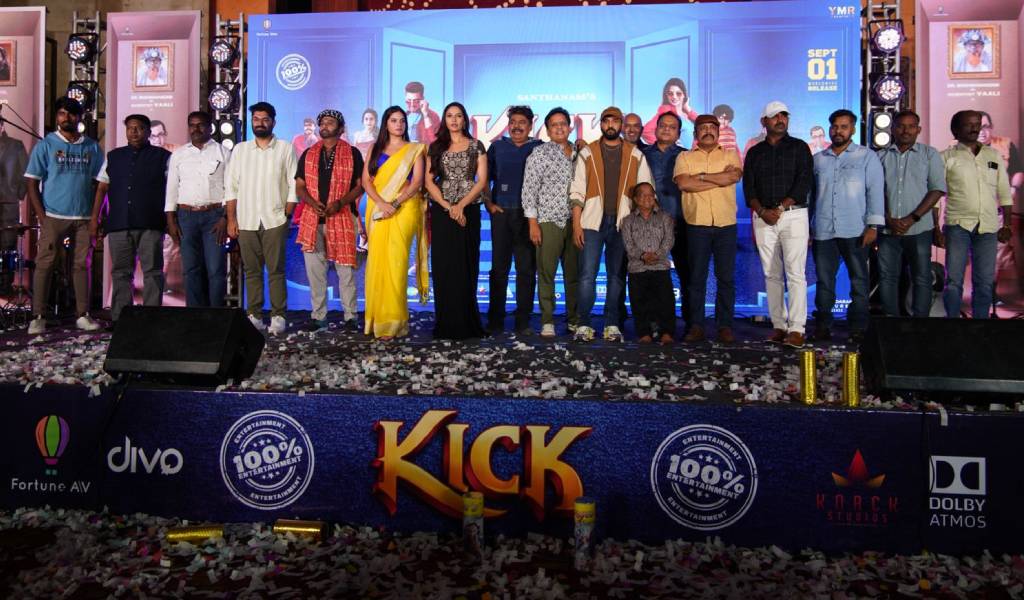 ஒரு பையனுக்கும் பெண்ணுக்குமான ஈகோ தான் இந்த “கிக்” – சந்தானம் 
