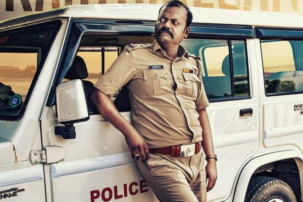 லாரா – விமர்சனம்