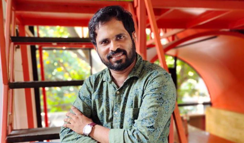 எறும்பு படத்தில் ஹிட் பாடலை எழுதியிருக்கும் அருண் பாரதி!