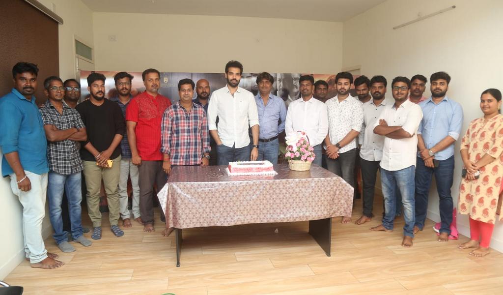 ‘மாயோன்’ இயக்குனருக்கு தங்க செயின் பரிசளித்த சிபிராஜ்