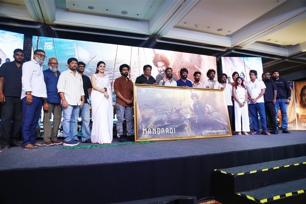 கடல் பின்னணியில் சூரி நடிக்கும் ‘மண்டாடி’