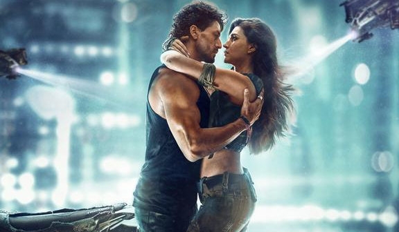 ரசிகர்கள் மத்தியில் தனி கவனம் பெற்ற ”கண்பத்” டிரைலர்!