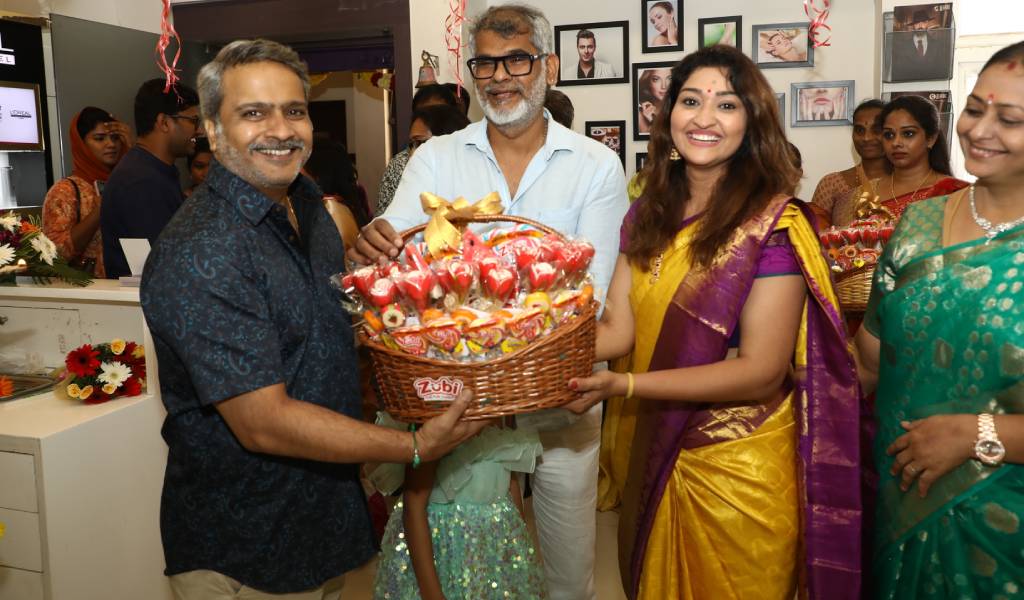 எஸ் பி சரண் தொடங்கி வைத்த ‘நேச்சுரல்ஸ் சிக்னேச்சர்’ அழகு நிலையம்!!