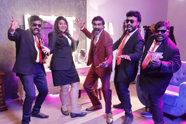 நிர்வாகம் பொறுப்பல்ல – விமர்சனம்