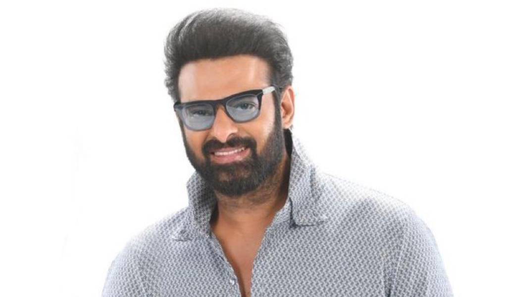 போட்டியில் வெற்றி பெற்ற ரசிகர்களை சந்தித்த பிரபாஸ்