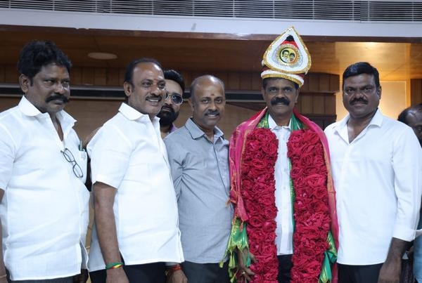 தயாரிப்பாளர் பி.டி..செல்வகுமாரைப் பாராட்டிய தயாரிப்பாளர்கள்