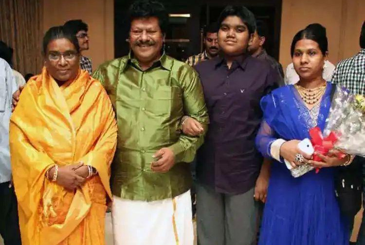 பணம் கேட்டு மிரட்டல், வளர்ப்பு மகள் மீது கடும் வருத்தத்தில் ராஜ்கிரண்