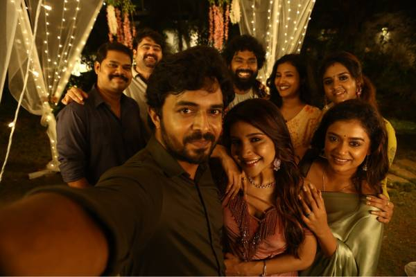 போனின்றி அமையாது உலகு என்கிற டேக் லைனுடன் ‘ரிங் ரிங்’