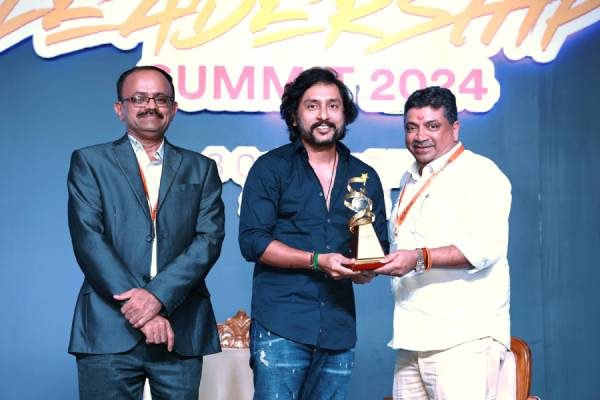 ஆர்ஜே பாலாஜிக்கு ‘யூத் ஐகான் விருது’ வழங்கி கெளரவிக்கப்பட்டது