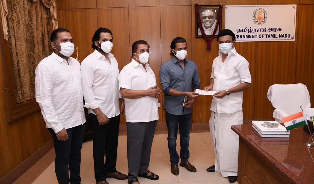முதலமைச்சர் நிவாரண நிதி – சிவகுமார் குடும்பம் 1 கோடி நிதி