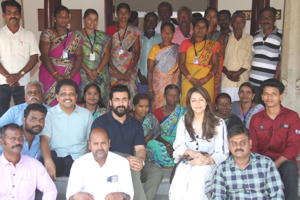 கீழடி அருங்காட்சியகத்தை பார்வையிட்ட சூர்யா குடும்பத்தினர்