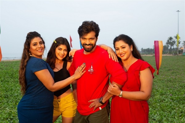 ஸ்வீட்டி நாட்டி கிரேசி – விமர்சனம்