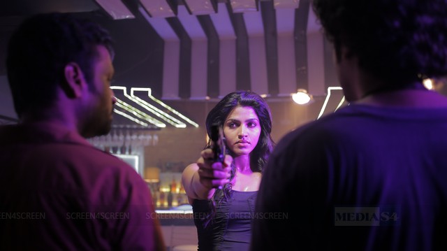 திறந்திடு சீசே – விமர்சனம்