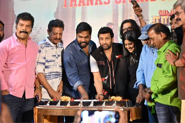 இயக்குனர் சோஷியல் காமெடி நன்றாக செய்திருக்கிறார் – சந்தானம்