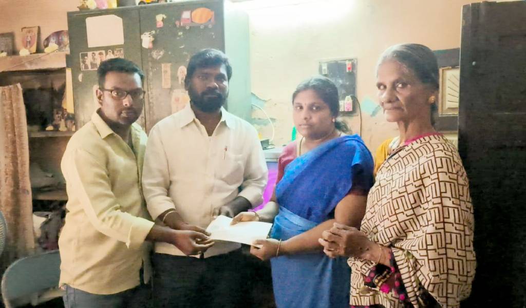 படப்பிடிப்பில் காயமடைந்தவருக்கு ரூ.50,000 அளித்த விஷால்!