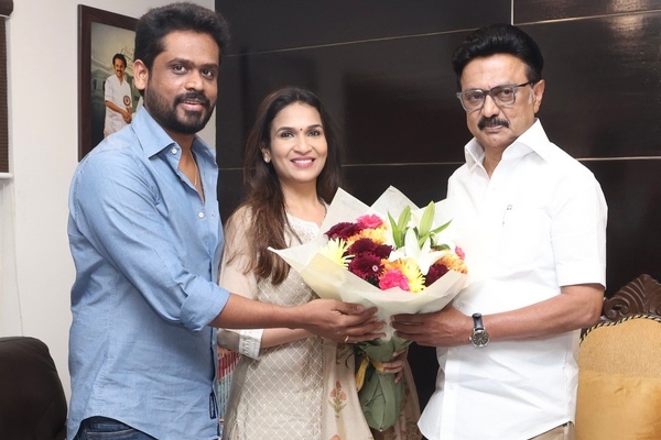 முதல்வரை சந்தித்த ‘வித் லவ்’ தயாரிப்பாளர்கள்