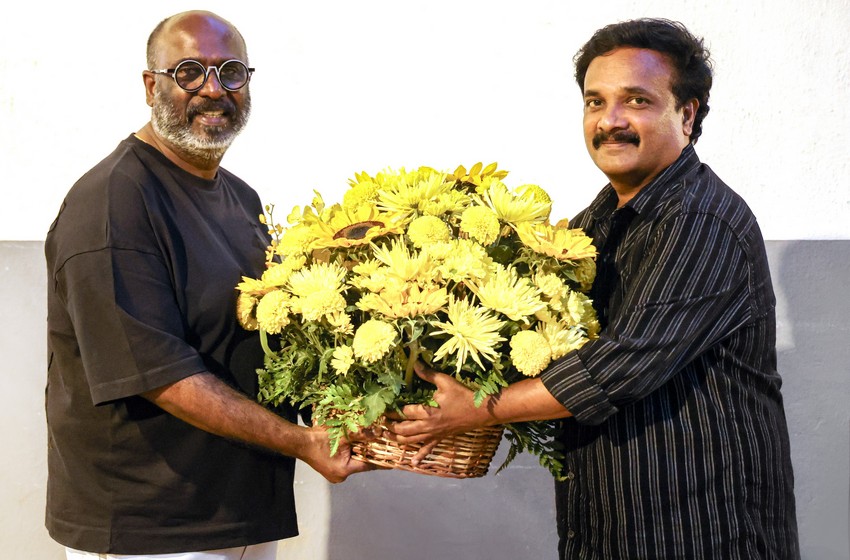 மந்திரா ஸ்டுடியோஸ், தயாரிப்பு நிறுவனம் ஆரம்பம்